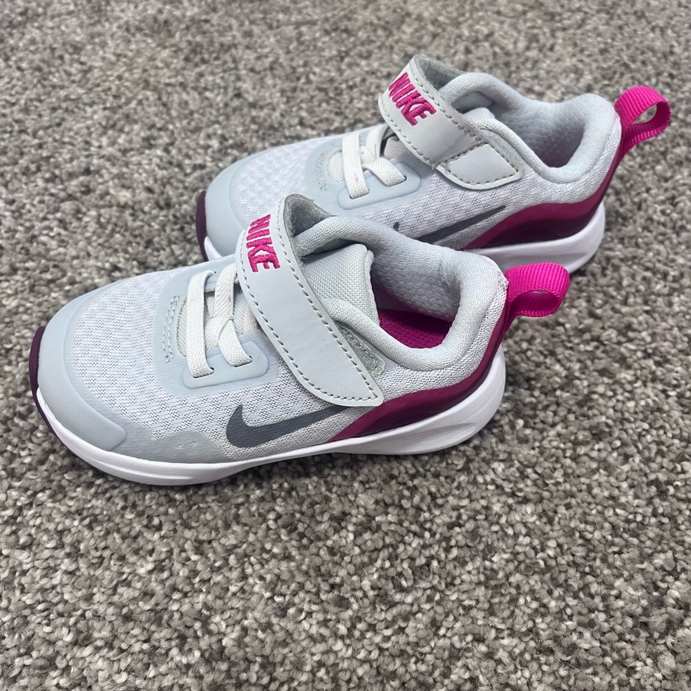 Nike Infant/Toddler Girls Size 6- NWOT